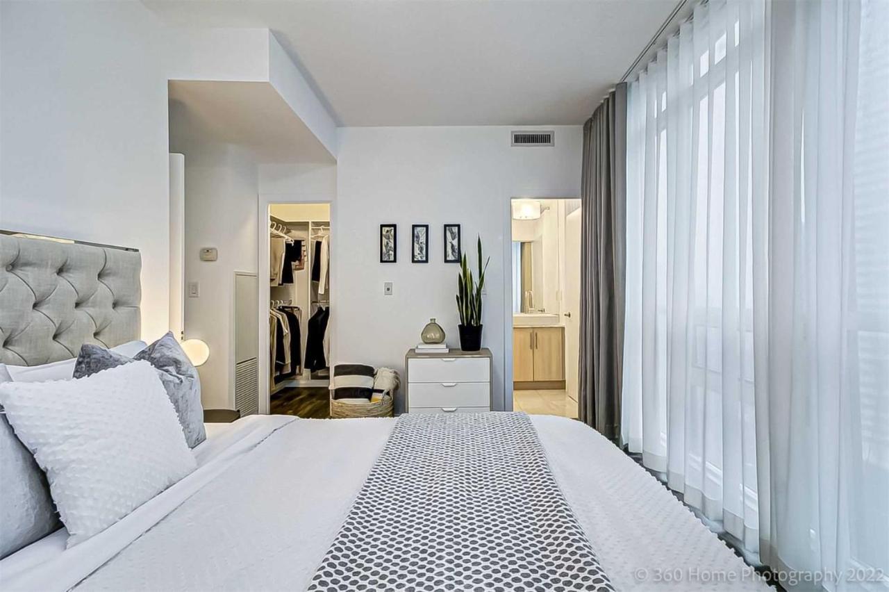Prime Location - Stunning 2-Bdrm Condo Toronto Exteriör bild