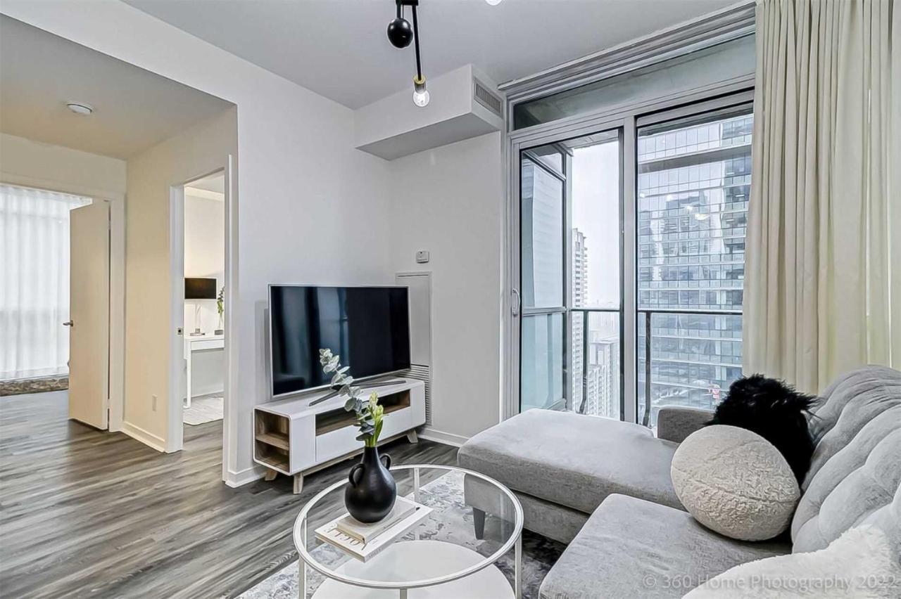 Prime Location - Stunning 2-Bdrm Condo Toronto Exteriör bild