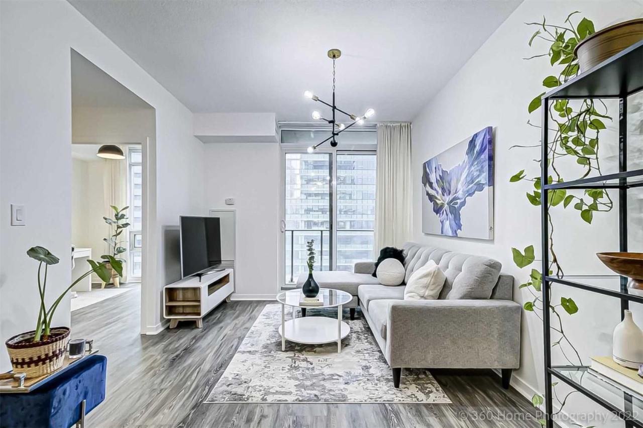 Prime Location - Stunning 2-Bdrm Condo Toronto Exteriör bild